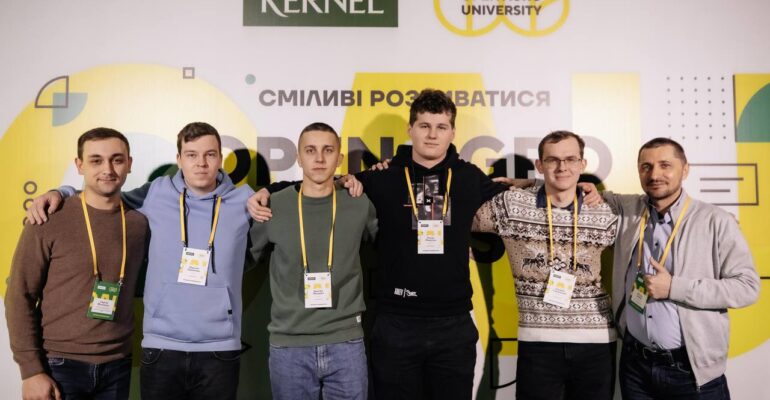 Nazariy_Siverskyy_z_odnohrupnykamy_po_OAU_i_nastavnykom
